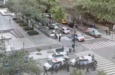 न्यूयोर्कको म्यानह्याटनमा बन्दुकधारीको गोली लागेर  एक प्रहरी सहित ५ जनाको मृत्यु